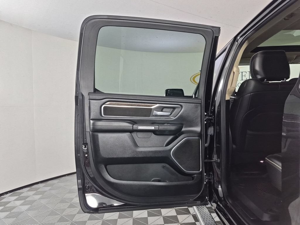 2019 RAM 1500 Laramie Crew Cab 4x4 5'7" Box