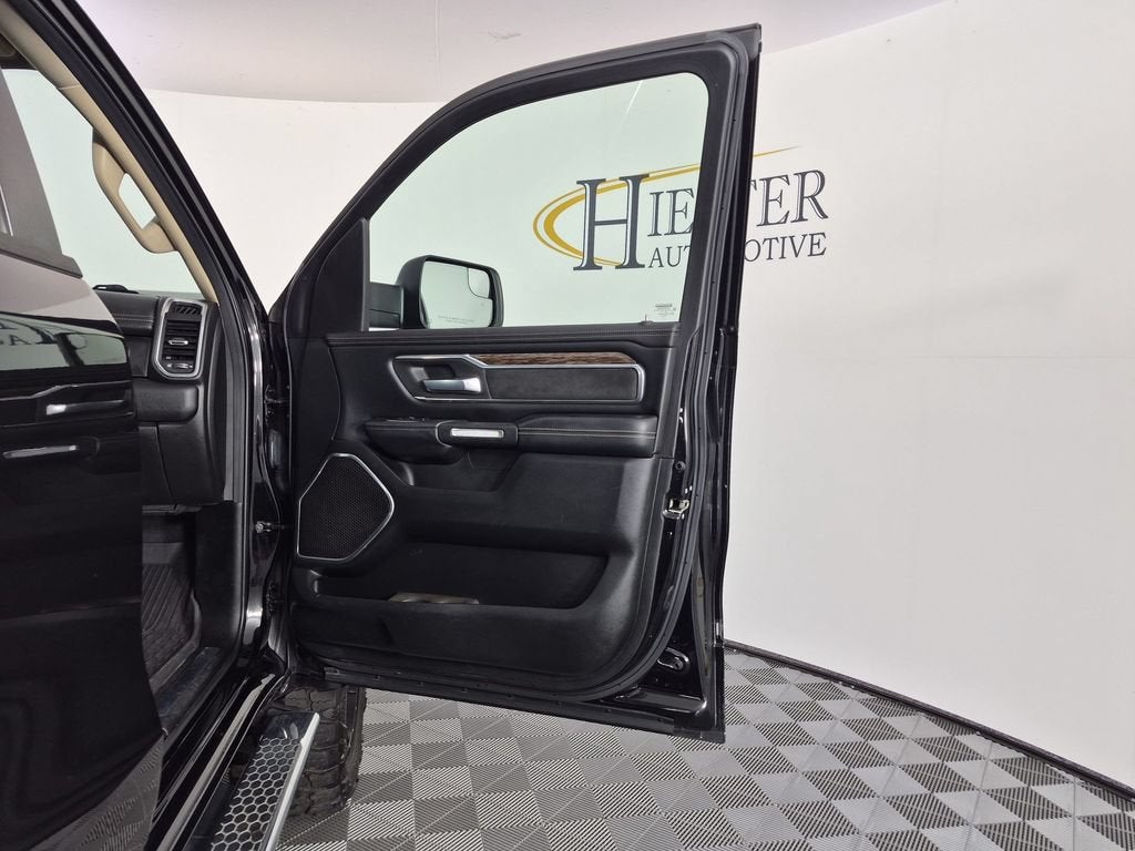 2019 RAM 1500 Laramie Crew Cab 4x4 5'7" Box