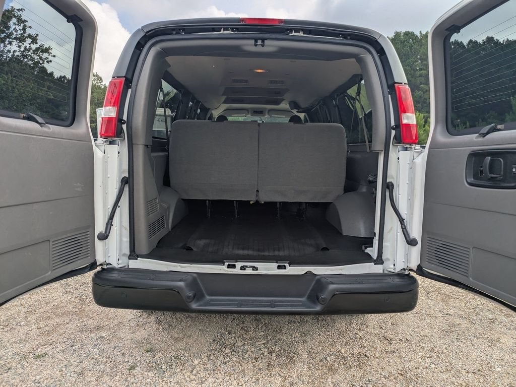 2023 Chevrolet Express Passenger 3500 1LS