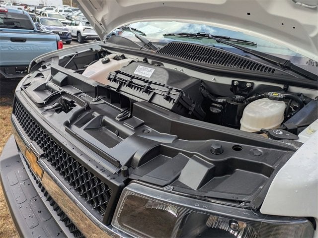 2025 Chevrolet Express Cutaway 3500 1WT