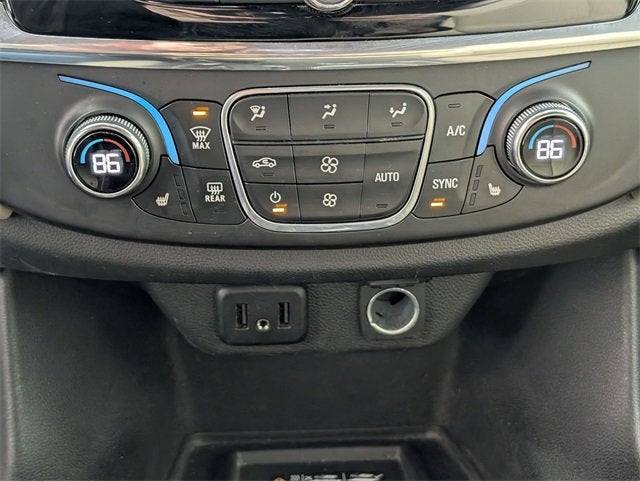 2022 Chevrolet Traverse LT Cloth