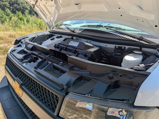 2025 Chevrolet Express Cutaway 3500 1WT