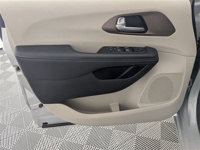 2024 Chrysler Voyager LX