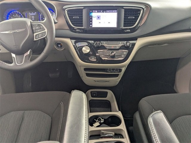 2024 Chrysler Voyager LX