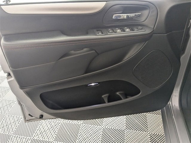 2016 Dodge Grand Caravan R/T