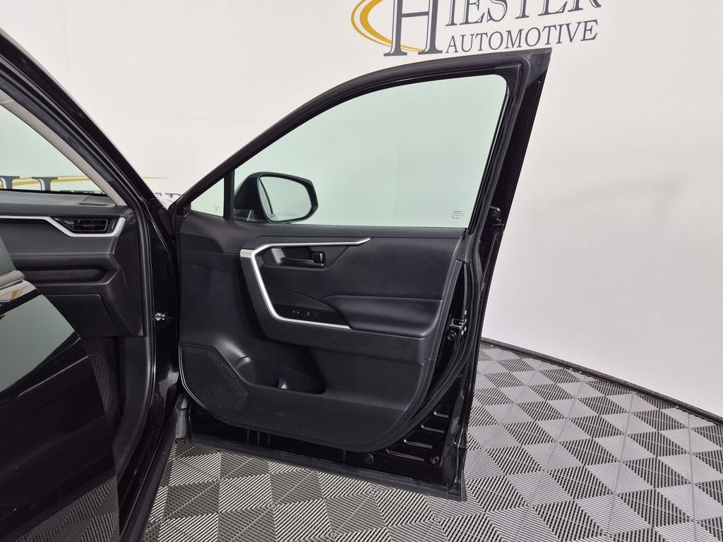 2022 Toyota RAV4 Hybrid LE