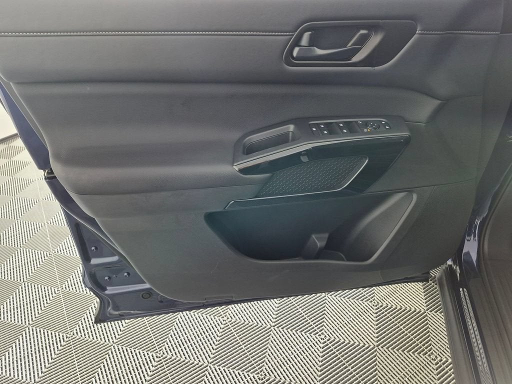 2025 Nissan Pathfinder SV FWD