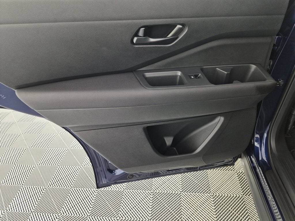 2025 Nissan Pathfinder SV FWD