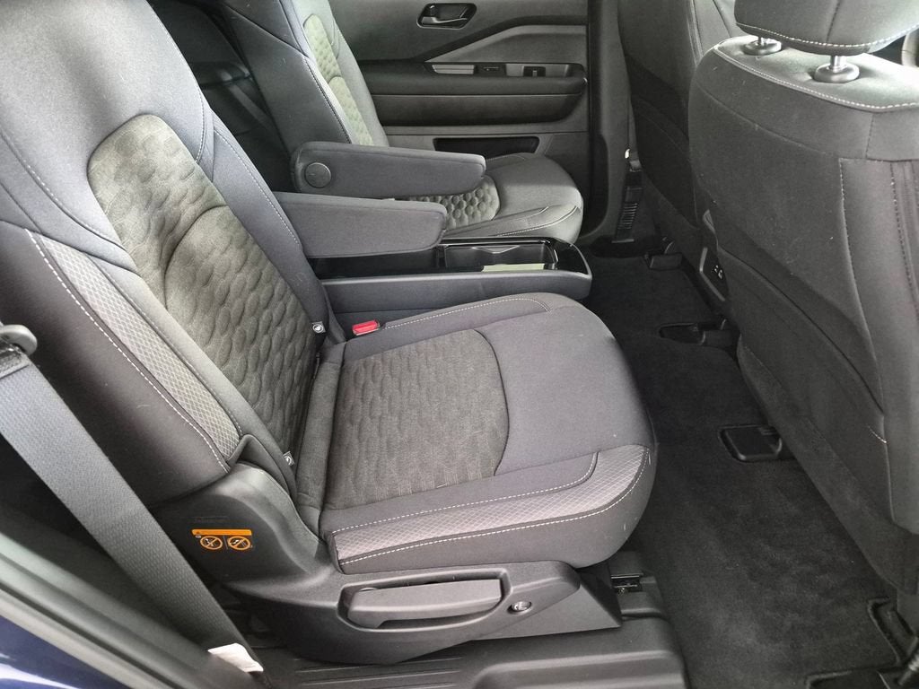 2025 Nissan Pathfinder SV FWD