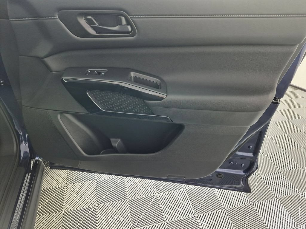 2025 Nissan Pathfinder SV FWD