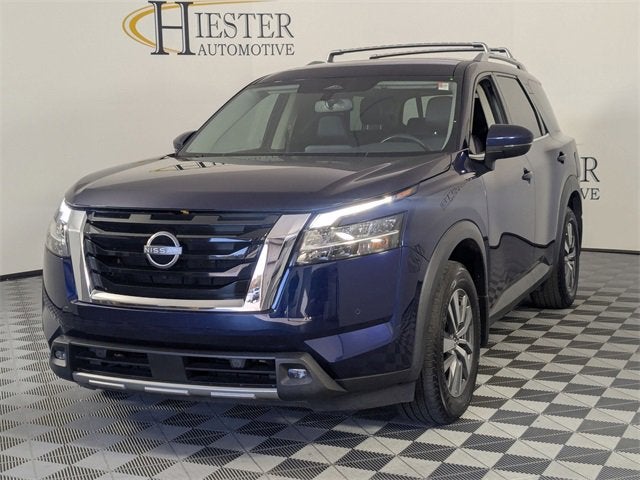 2022 Nissan Pathfinder SL