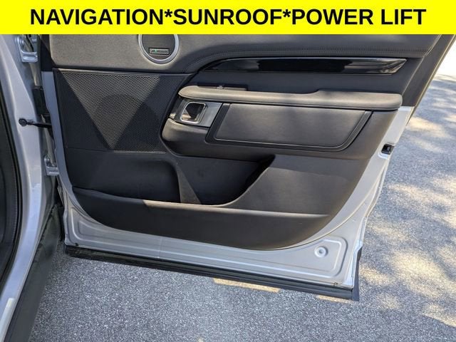 2023 Land Rover Discovery S