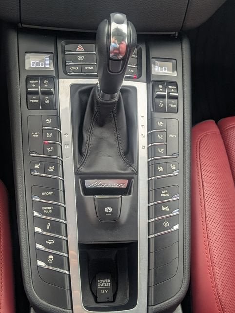 2017 Porsche Macan Turbo