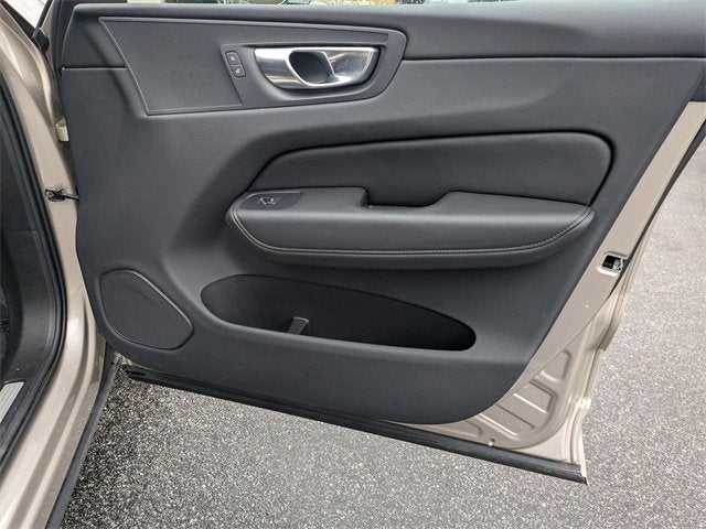 2025 Volvo XC60 Plus