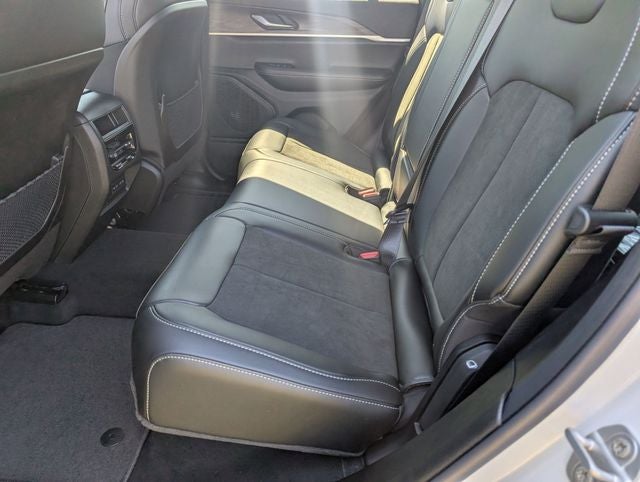 2026 Jeep Grand Cherokee GRAND CHEROKEE LAREDO ALTITUDE 4X2