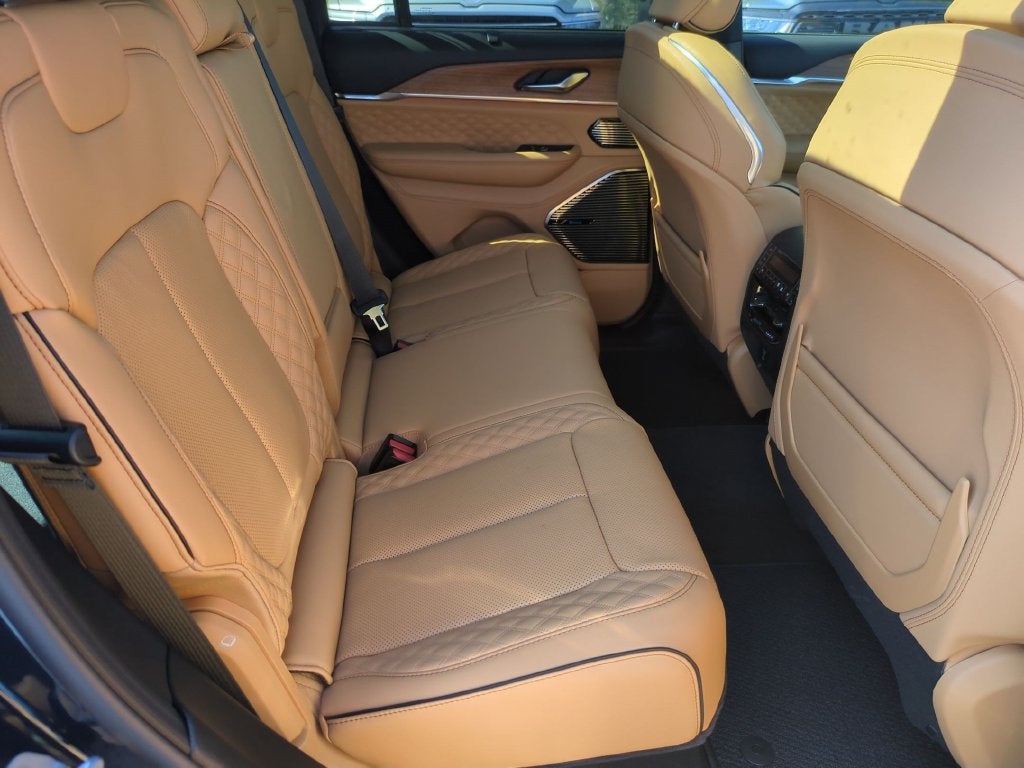 2027 Jeep Grand Cherokee Summit