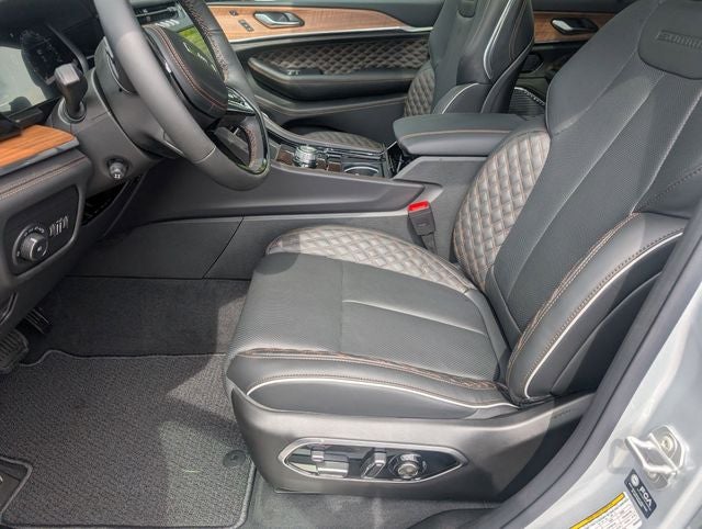 2026 Jeep Grand Cherokee Summit