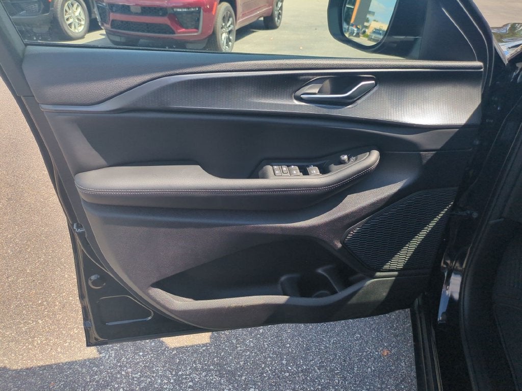 2027 Jeep Grand Cherokee L Laredo
