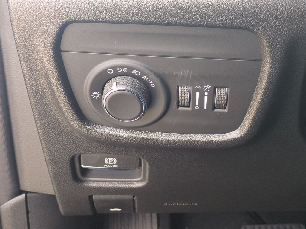 2027 Jeep Grand Cherokee L Laredo
