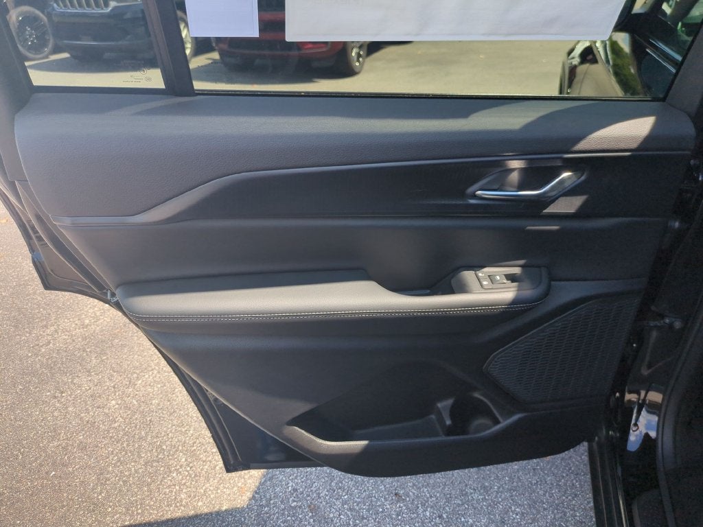 2027 Jeep Grand Cherokee L Laredo