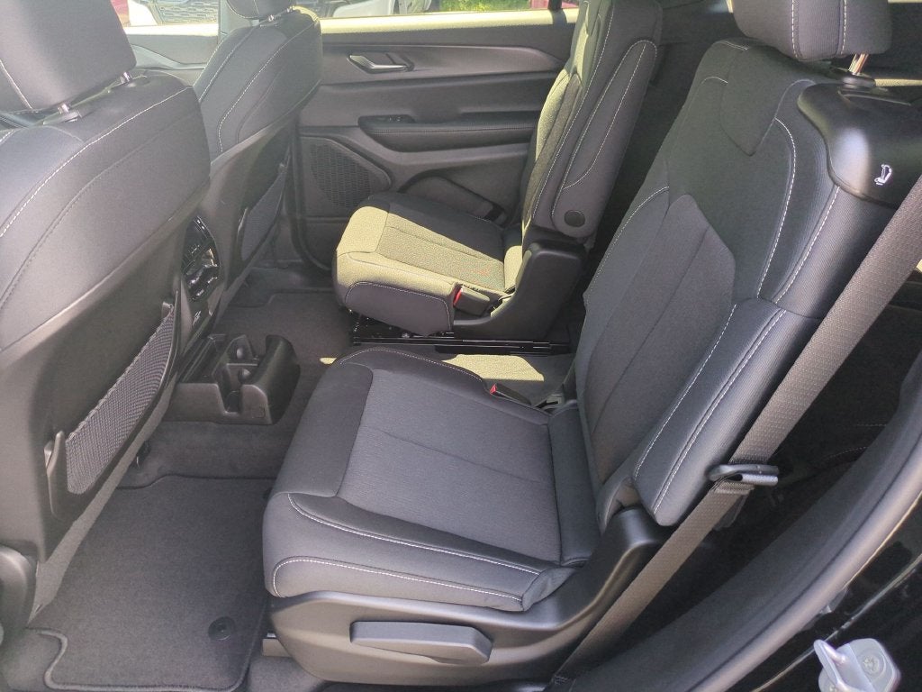 2027 Jeep Grand Cherokee L Laredo