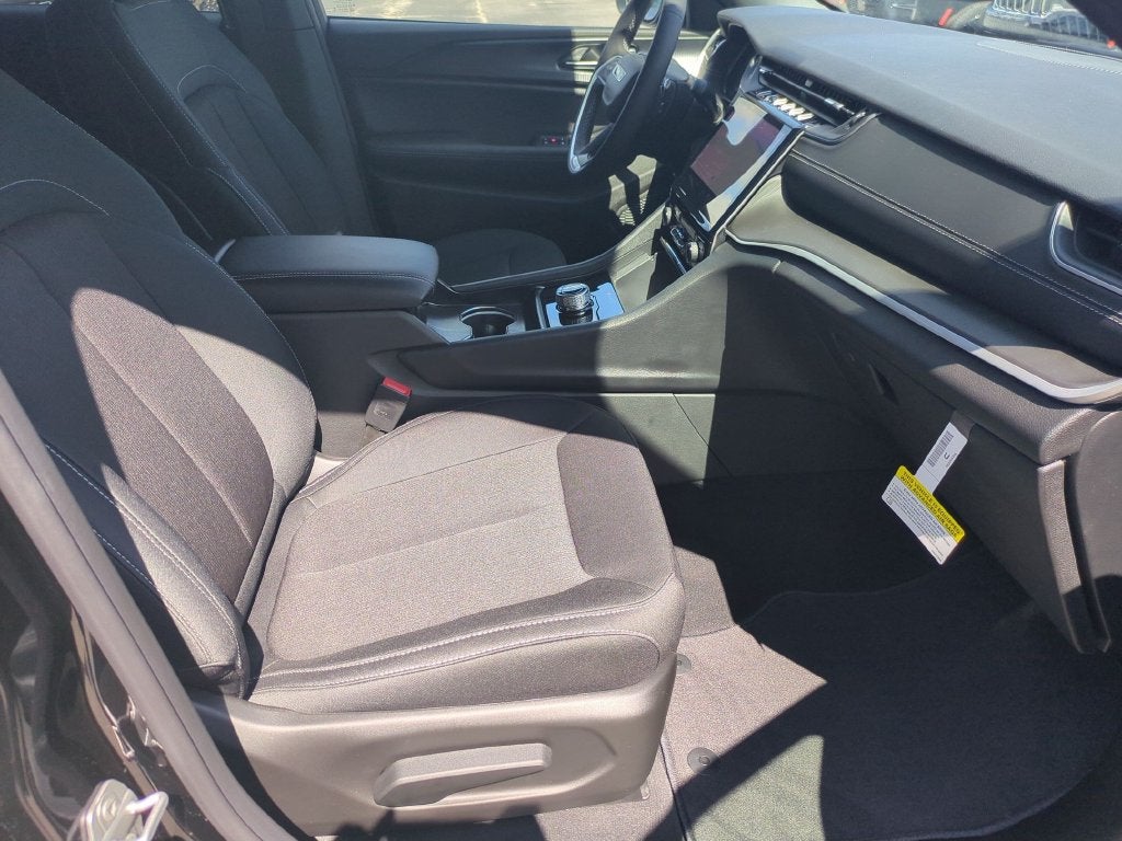2027 Jeep Grand Cherokee L Laredo