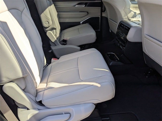 2026 Jeep Grand Wagoneer L 4x4