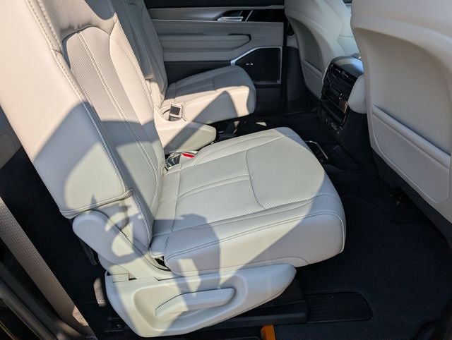 2026 Jeep Grand Wagoneer L 4x4