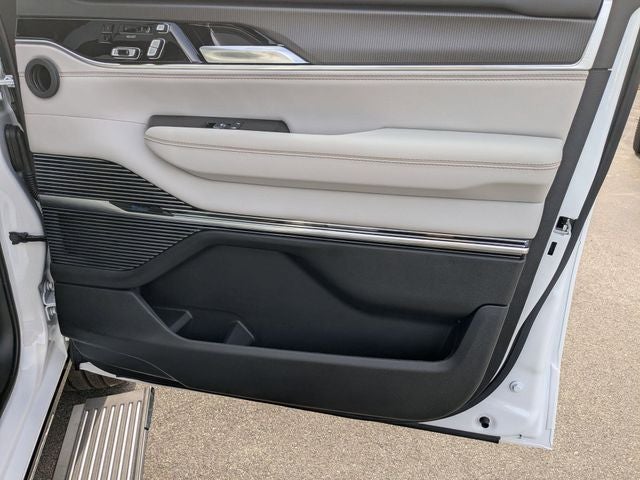 2026 Jeep Grand Wagoneer L Summit Obsidian