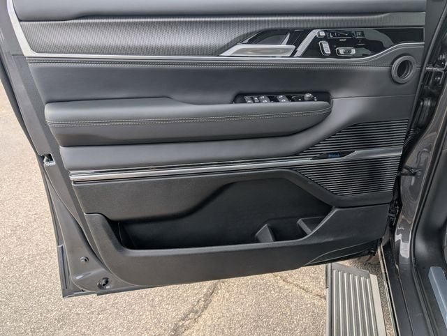 2026 Jeep Grand Wagoneer L Summit Obsidian