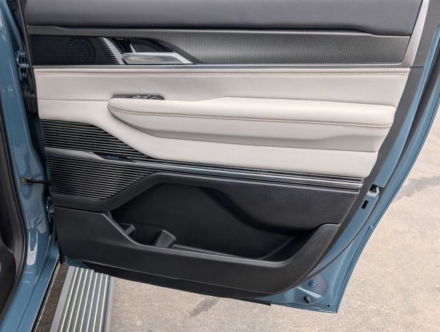 2026 Jeep Grand Wagoneer L Summit Obsidian