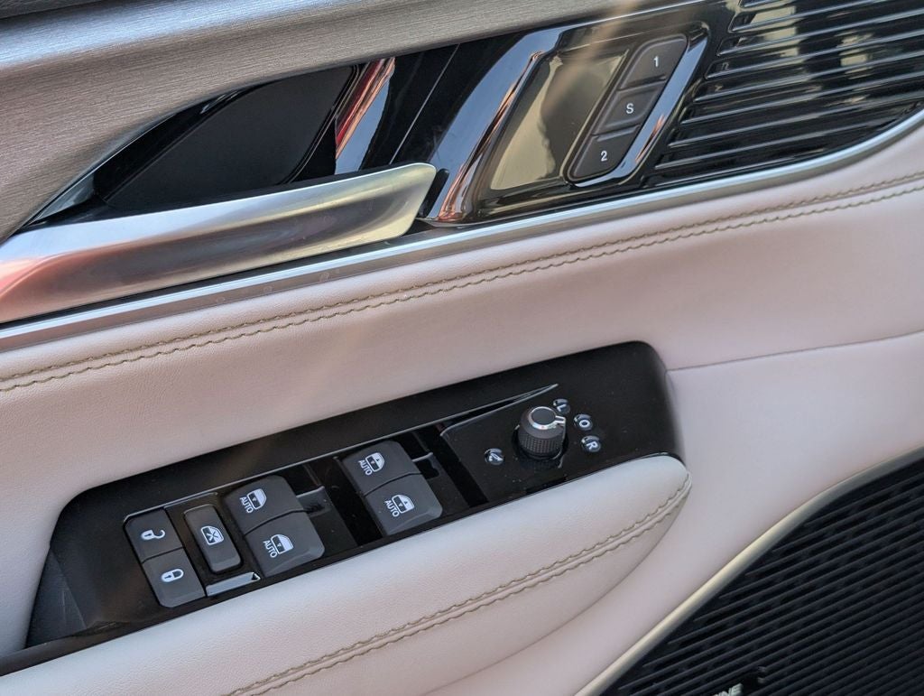 2026 Jeep Grand Wagoneer 4x2