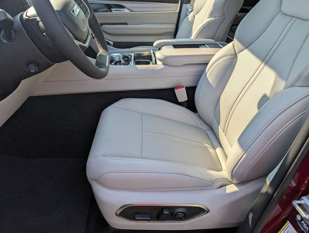 2026 Jeep Grand Wagoneer 4x2