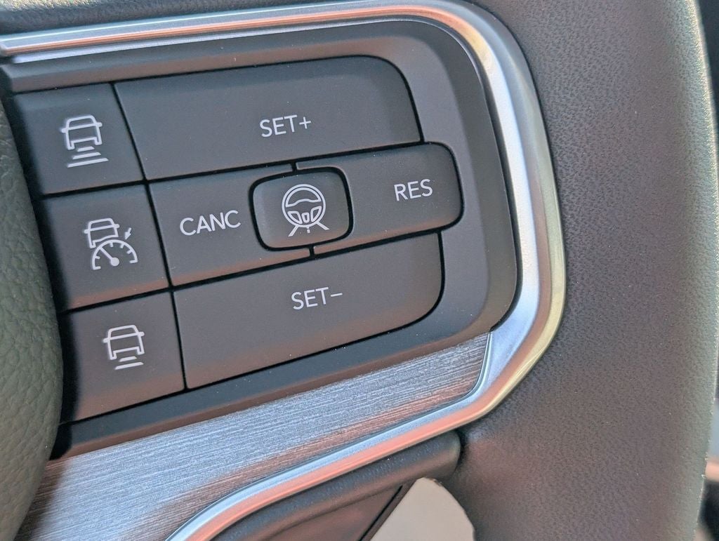 2026 Jeep Grand Wagoneer 4x2
