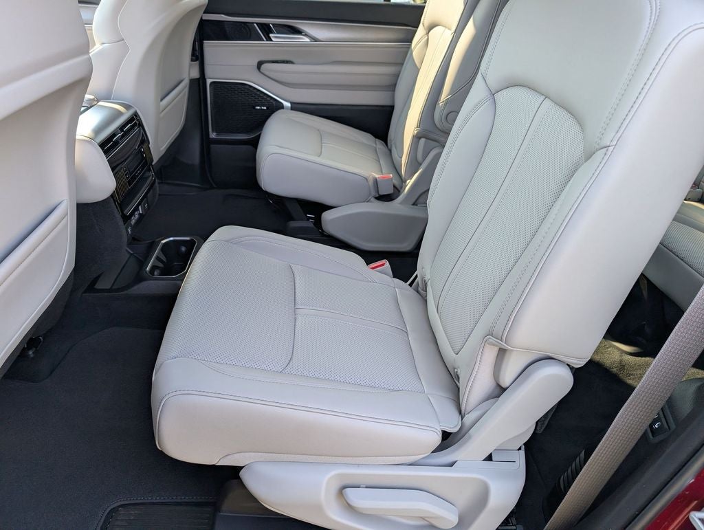 2026 Jeep Grand Wagoneer 4x2