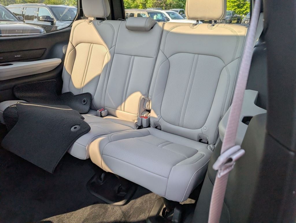 2026 Jeep Grand Wagoneer 4x2