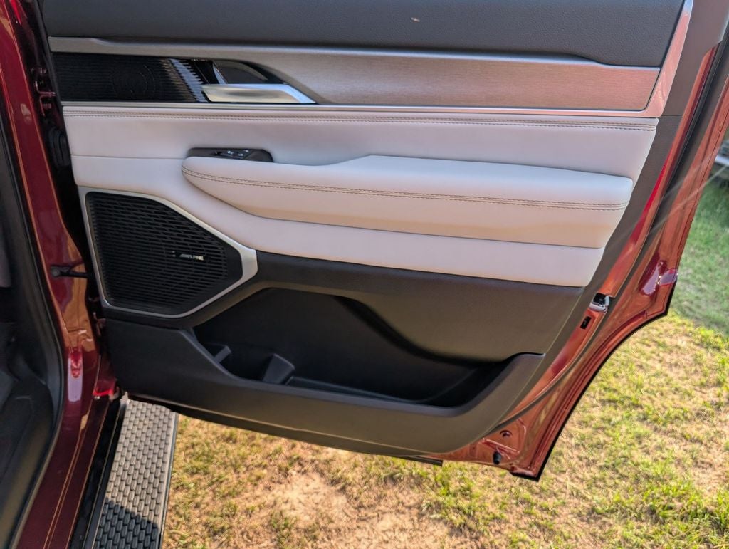 2026 Jeep Grand Wagoneer 4x2