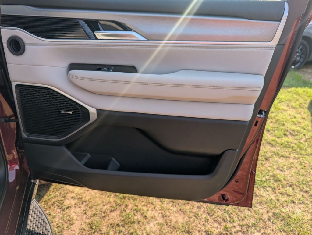 2026 Jeep Grand Wagoneer 4x2
