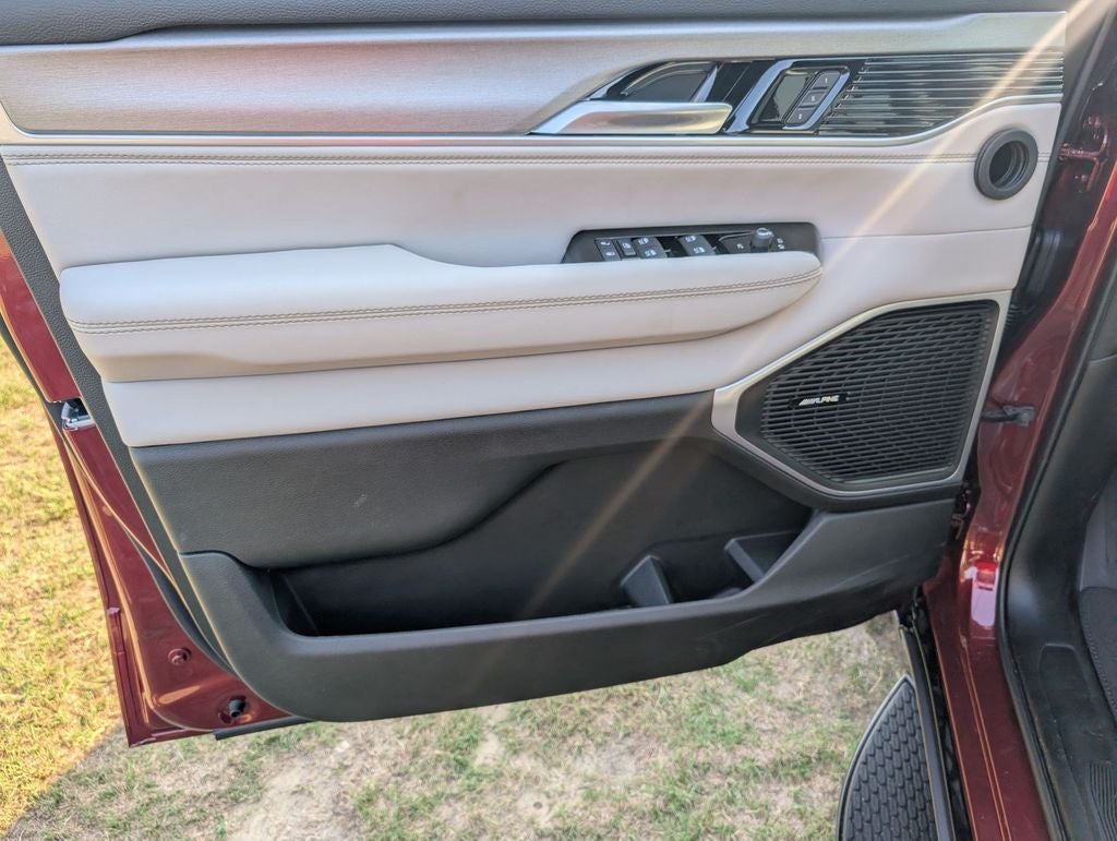 2026 Jeep Grand Wagoneer 4x2