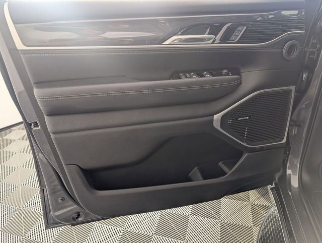 2023 Jeep Wagoneer Base