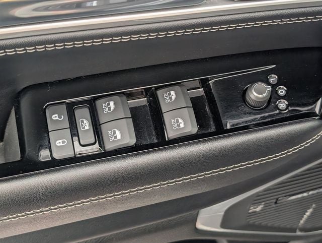 2023 Jeep Wagoneer Base