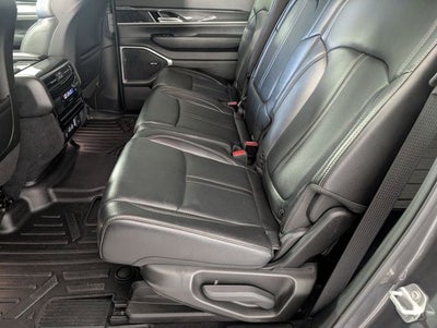 2023 Jeep Wagoneer Base