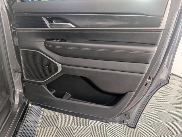 2023 Jeep Wagoneer Base