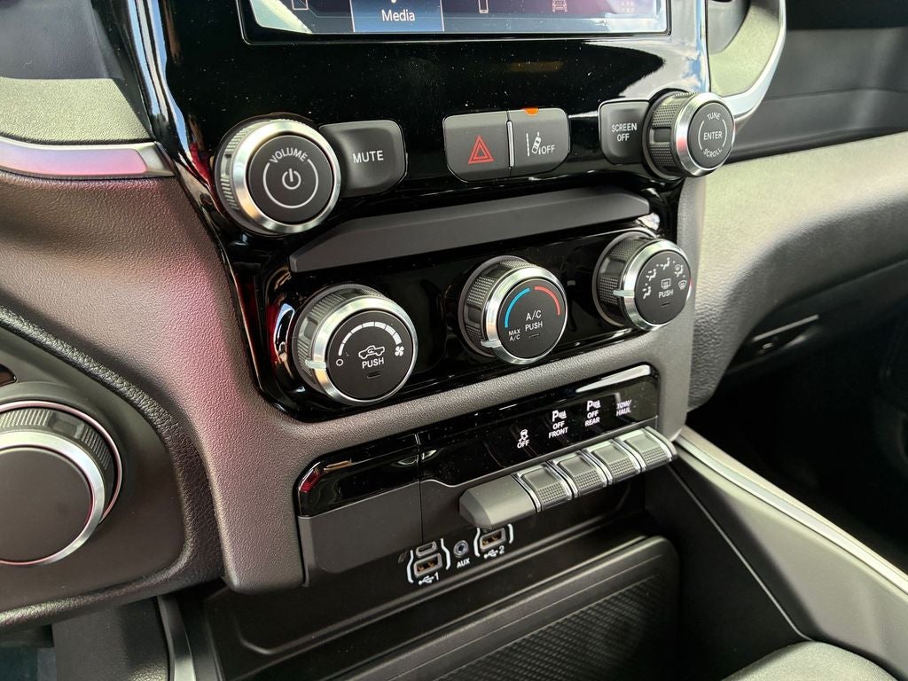 2027 RAM 1500 Big Horn/Lone Star
