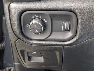 2026 RAM 1500 RAM 1500 EXPRESS CREW CAB 4X2 5'7' BOX