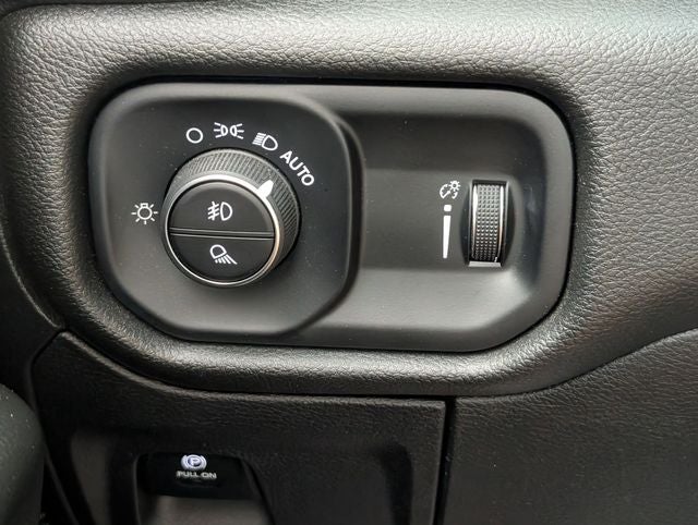 2025 RAM 1500 Tradesman Quad Cab 4x4 6'4' Box