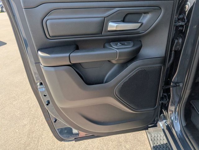 2026 RAM 1500 RAM 1500 EXPRESS QUAD CAB 4X2 6'4' BOX