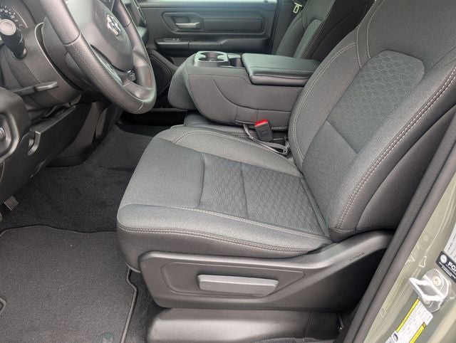 2026 RAM 1500 RAM 1500 EXPRESS CREW CAB 4X4 5'7' BOX