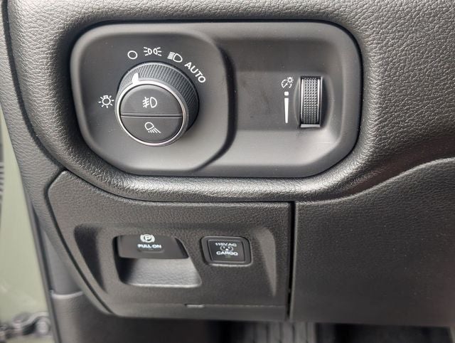 2026 RAM 1500 RAM 1500 EXPRESS CREW CAB 4X4 5'7' BOX