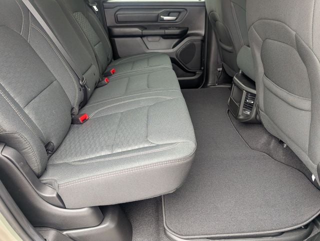 2026 RAM 1500 RAM 1500 EXPRESS CREW CAB 4X4 5'7' BOX
